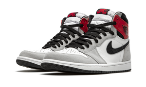 Air Jordan 1 Retro High OG “Light Smoke Grey”